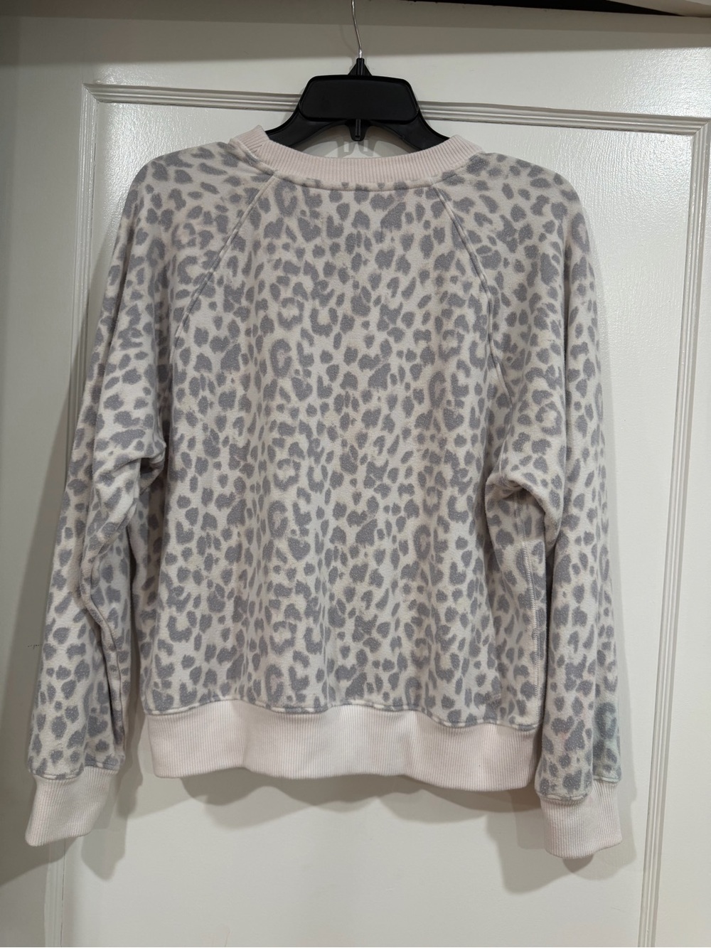 Victoria's Secret Gray Leopard Crewneck Sweater - Cream & Light Gray M - Picture 8 of 9